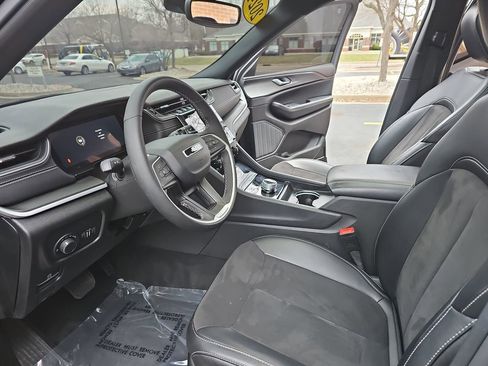 Used 2024 Jeep Grand Cherokee L Altitude image 17