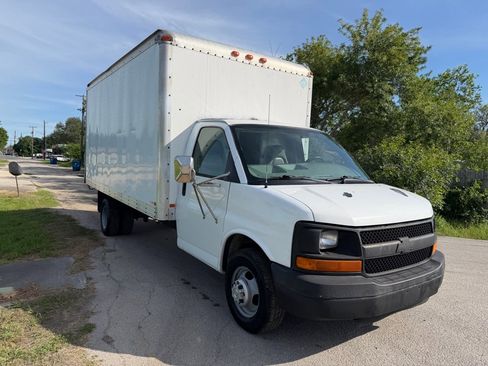 Used 2006 Chevrolet Express 3500 RWD image 26