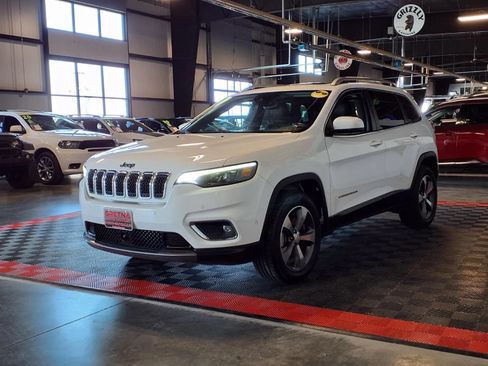Used 2019 Jeep Cherokee Limited w/ Luxury Group AWD/4WD image 3