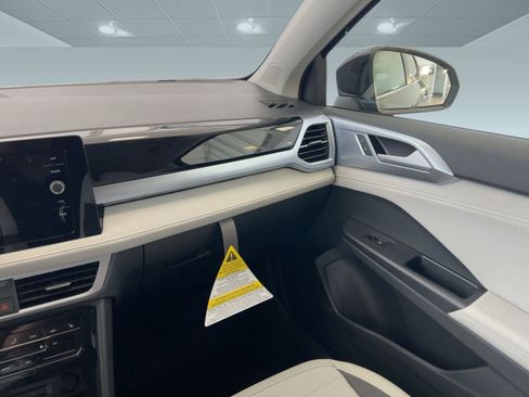 New 2026 Volkswagen Taos SE image 27
