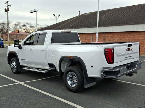 Used 2024 GMC Sierra 3500 SLE w/ SLE Value Package image 4