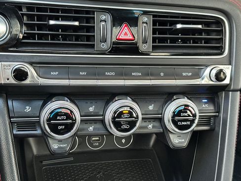 Used 2023 Genesis G70 2.0T image 25