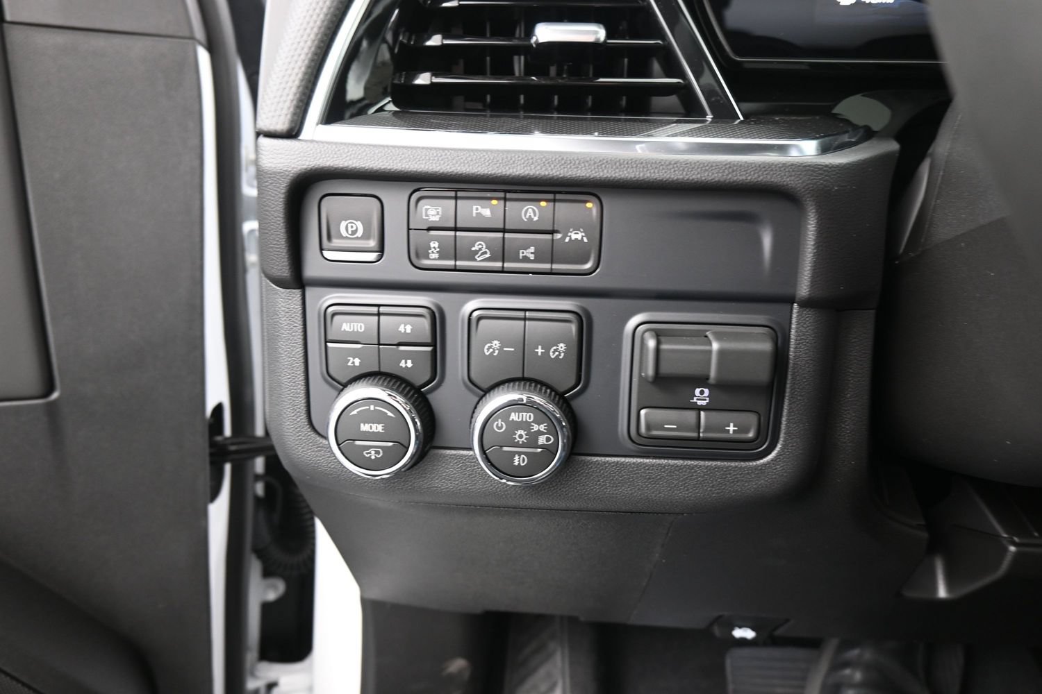 New 2026 Chevrolet Tahoe RST w/ RST Capability Package AWD/4WD image 23