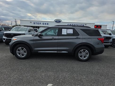 Used 2024 Ford Explorer XLT image 8