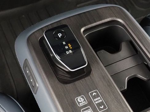 Used 2023 Nissan Ariya Platinum+ image 30