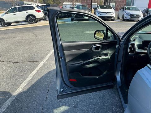 Used 2025 Kia Sorento EX image 10