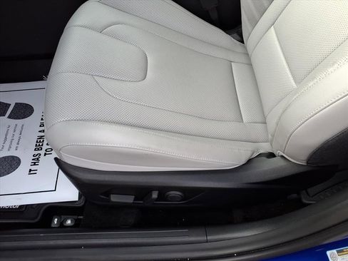 Used 2025 Hyundai Elantra Limited w/ Cargo Package image 17