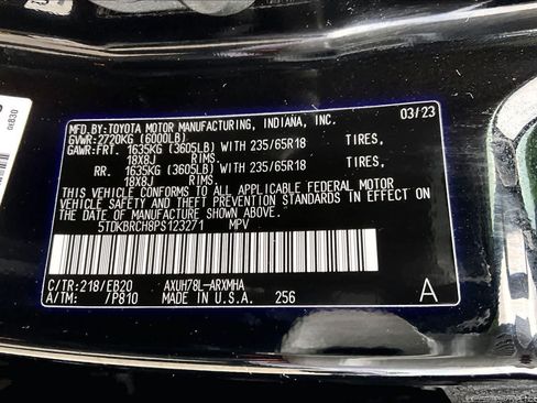 Used 2023 Toyota Highlander XLE AWD/4WD image 34