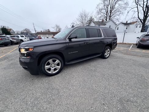 Used 2016 Chevrolet Suburban LT image 31
