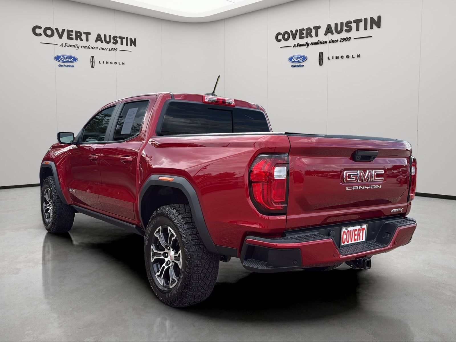 Used 2024 GMC Canyon AT4 w/ AT4 Premium Package AWD/4WD image 3