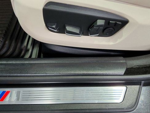 Used 2014 BMW 550i xDrive Sedan image 25