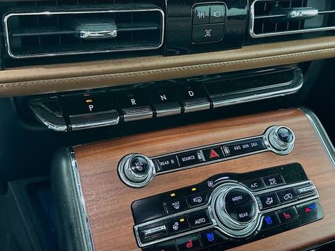 Used 2022 Lincoln Aviator Reserve w/ Elements Package Plus image 17