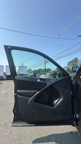 Used 2016 Volkswagen Tiguan R-Line FWD image 9