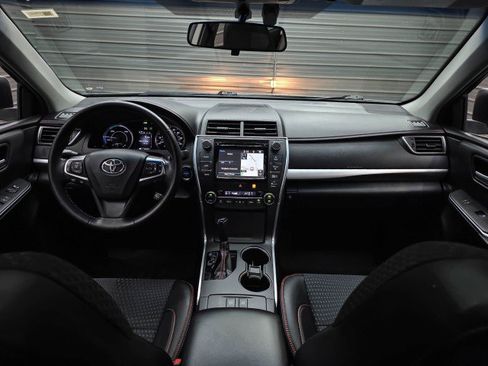 Used 2015 Toyota Camry SE w/ Moonroof Package FWD image 11
