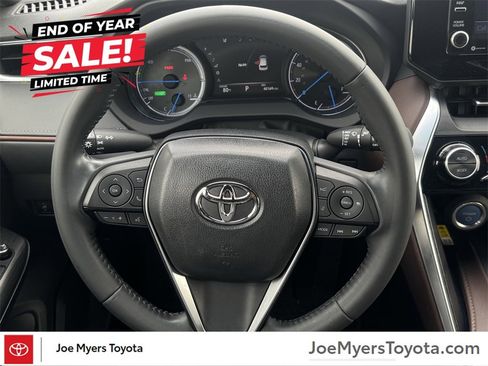 Used 2021 Toyota Venza XLE image 11