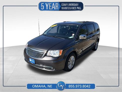 Used 2015 Chrysler Town & Country Touring-L FWD image 1