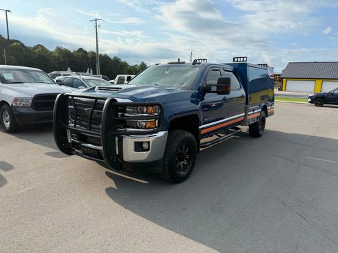 Used 2019 Chevrolet Silverado 2500 LT image 2