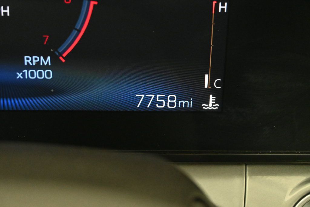 Used 2025 Chevrolet Trax LT FWD image 25