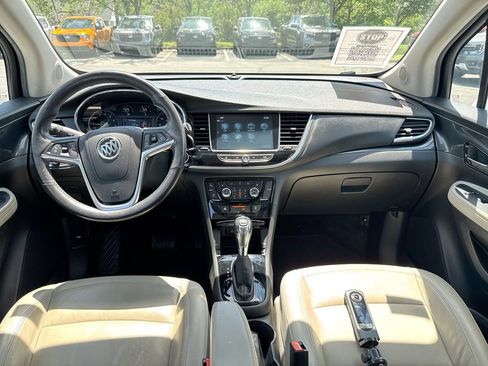 Used 2019 Buick Encore Essence w/ Experience Buick Package FWD image 10