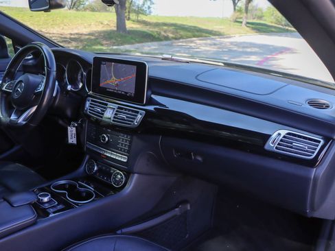 Used 2017 Mercedes-Benz CLS 550 4MATIC image 23