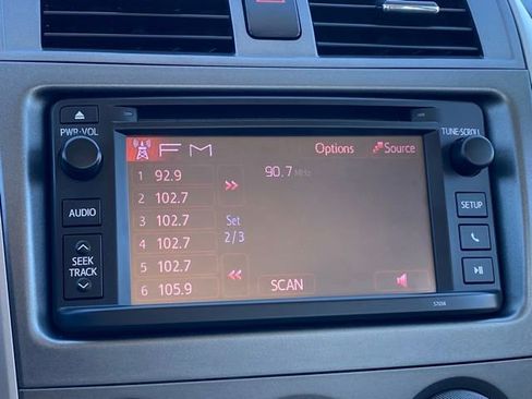 Used 2013 Toyota Corolla LE image 19