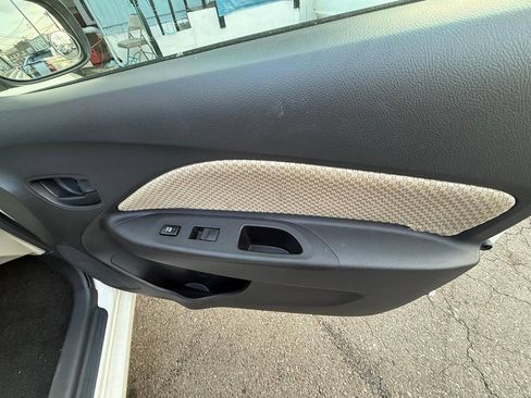 Used 2008 Toyota Yaris Sedan w/ Convenience Pkg FWD image 9