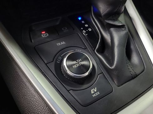Used 2021 Toyota RAV4 XLE Premium AWD/4WD image 19