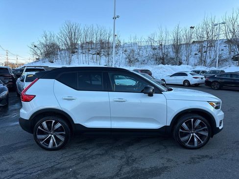 Used 2021 Volvo XC40 P8 Recharge w/ Climate Package image 12