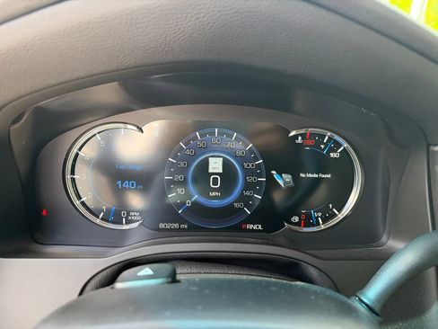 Used 2018 Cadillac Escalade Premium Luxury RWD image 14