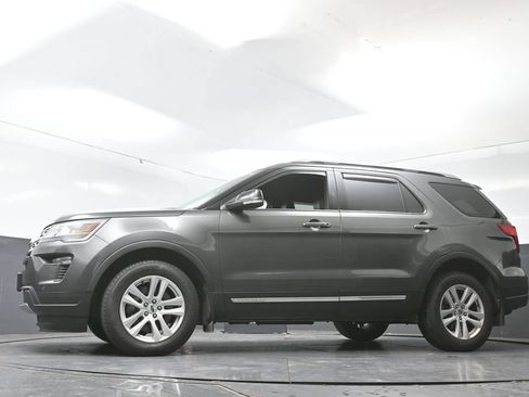 Used 2018 Ford Explorer XLT w/ Equipment Group 202A AWD/4WD image 27