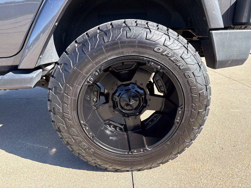 Used 2017 Jeep Wrangler Unlimited Sahara w/ Connectivity Group AWD/4WD image 56