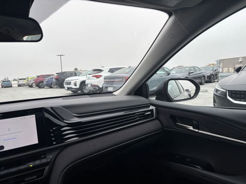 Used 2025 Toyota Camry LE image 34