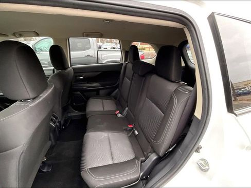 Used 2019 Mitsubishi Outlander ES image 29