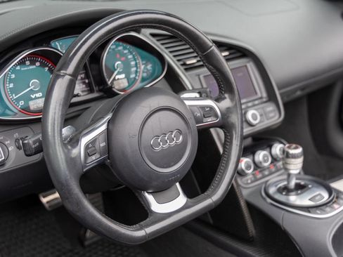 Used 2011 Audi R8 V10 image 21