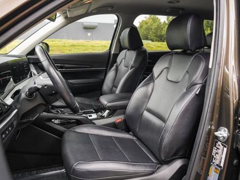 Used 2024 Kia Telluride S FWD image 41