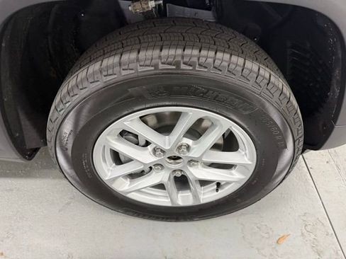 New 2026 Jeep Grand Cherokee Laredo image 4