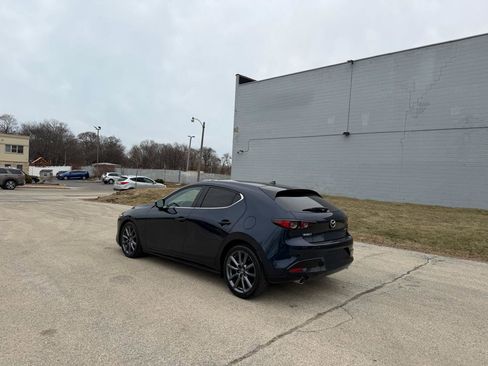 Used 2019 MAZDA MAZDA3 Hatchback w/ Premium Package image 4