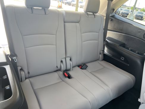 Used 2019 Honda Pilot Touring image 32