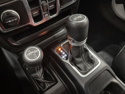 Used 2022 Jeep Wrangler Unlimited Sahara w/ Cold Weather Group image 20