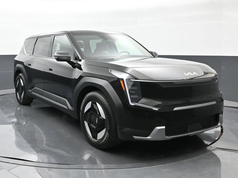 Used 2024 Kia EV9 Light image 2