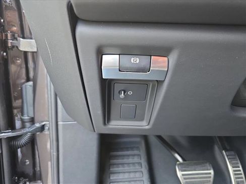 New 2026 Land Rover Defender 110 OCTA image 24