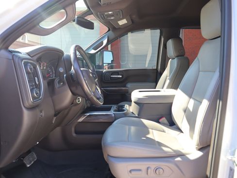 Used 2021 Chevrolet Silverado 2500 LTZ w/ LTZ Convenience Package image 11