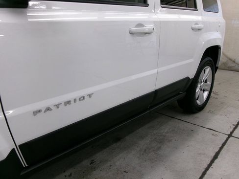 Used 2012 Jeep Patriot Latitude w/ Sun/Sound Group AWD/4WD image 6