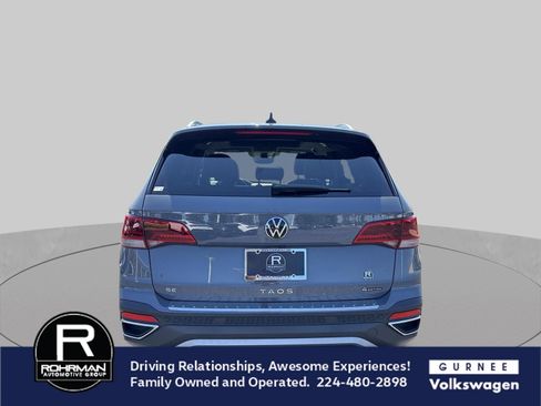 Used 2023 Volkswagen Taos SE w/ Panoramic Sunroof Package AWD/4WD image 9