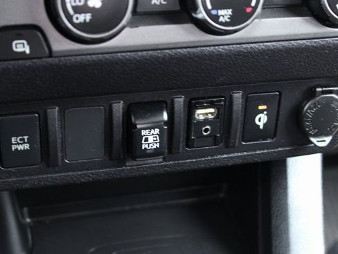 Used 2019 Toyota Tacoma TRD Sport image 22