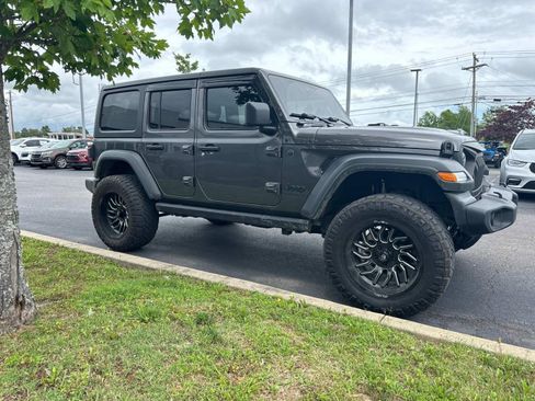 Used 2024 Jeep Wrangler Unlimited Sport AWD/4WD image 3