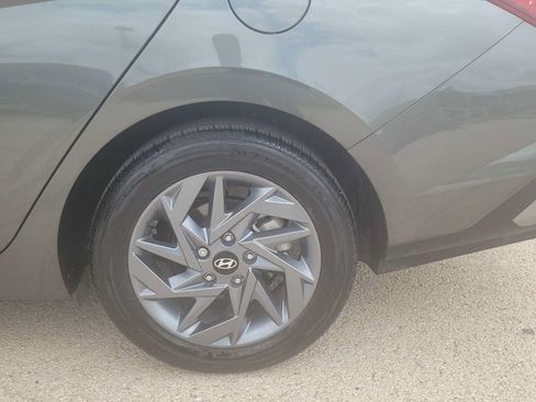 Used 2024 Hyundai Elantra SEL FWD image 12