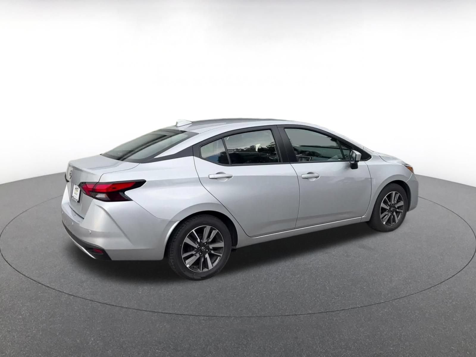 Used 2025 Nissan Versa SV FWD image 10
