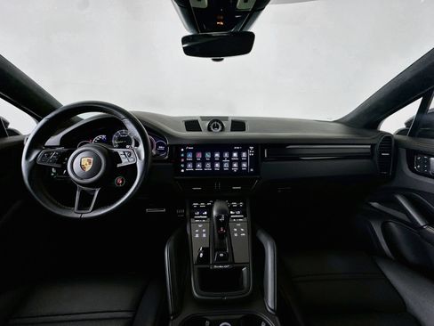 Used 2023 Porsche Cayenne Turbo GT AWD/4WD image 14