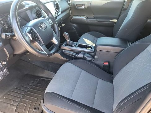 Used 2023 Toyota Tacoma TRD Off-Road w/ Advanced Technology Package AWD/4WD image 12